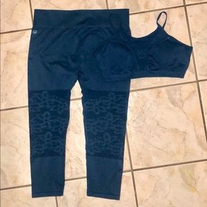 FABLETICS  2pc set (bra & capri leggings)